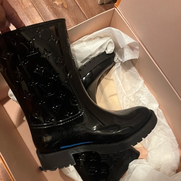 Super cute and stylish - Picture 9 of 10